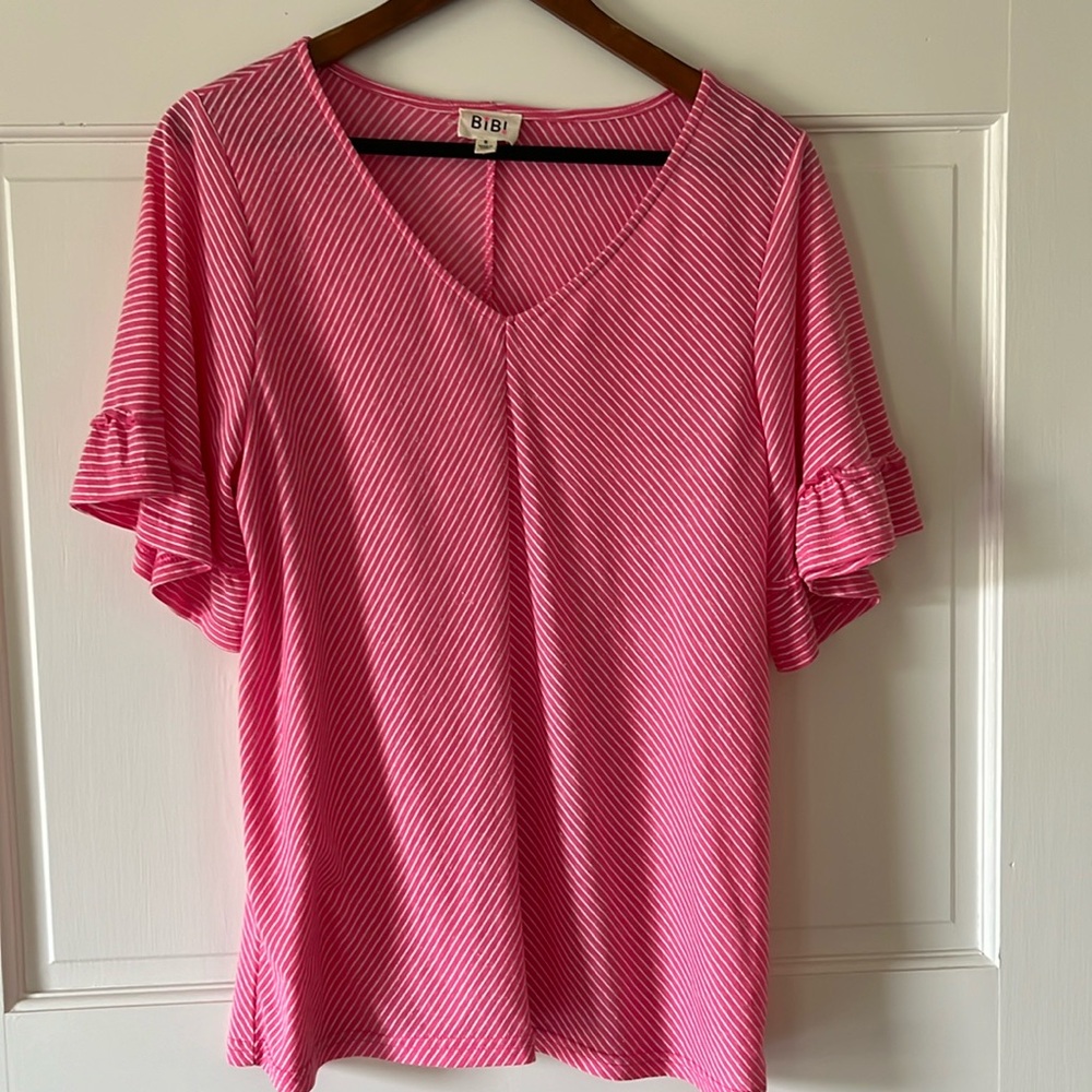 Super Cute Lightweight V-neck Top